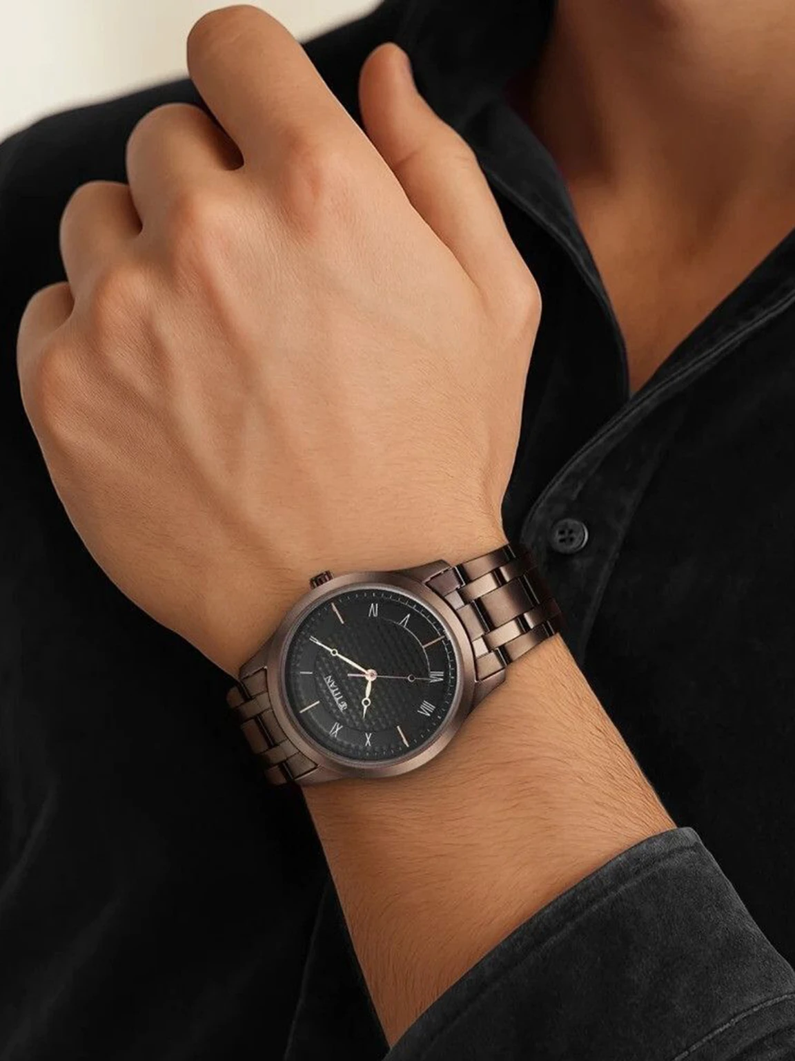 Titan Karishma Black Dial Brown Stainless Steel Strap Analog Watch - For Men NT1823QM01,NU1823QM0 - Image 2